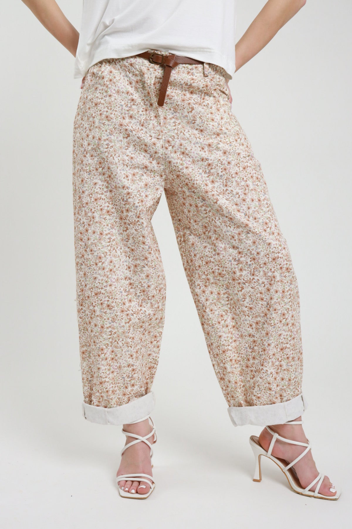 Pantaloni dama cu imprimeu floral si curea