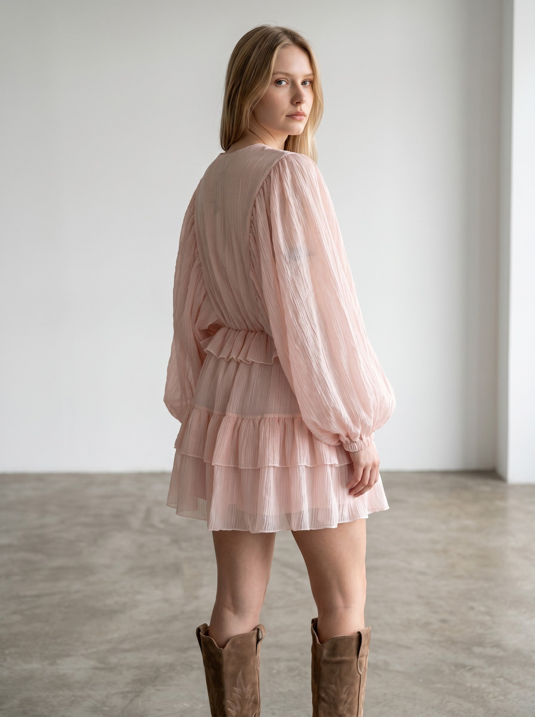 Rochie mini de dama Haveone Elisa din tencel cu maneci liliac si volane de vara culoare roz pudra