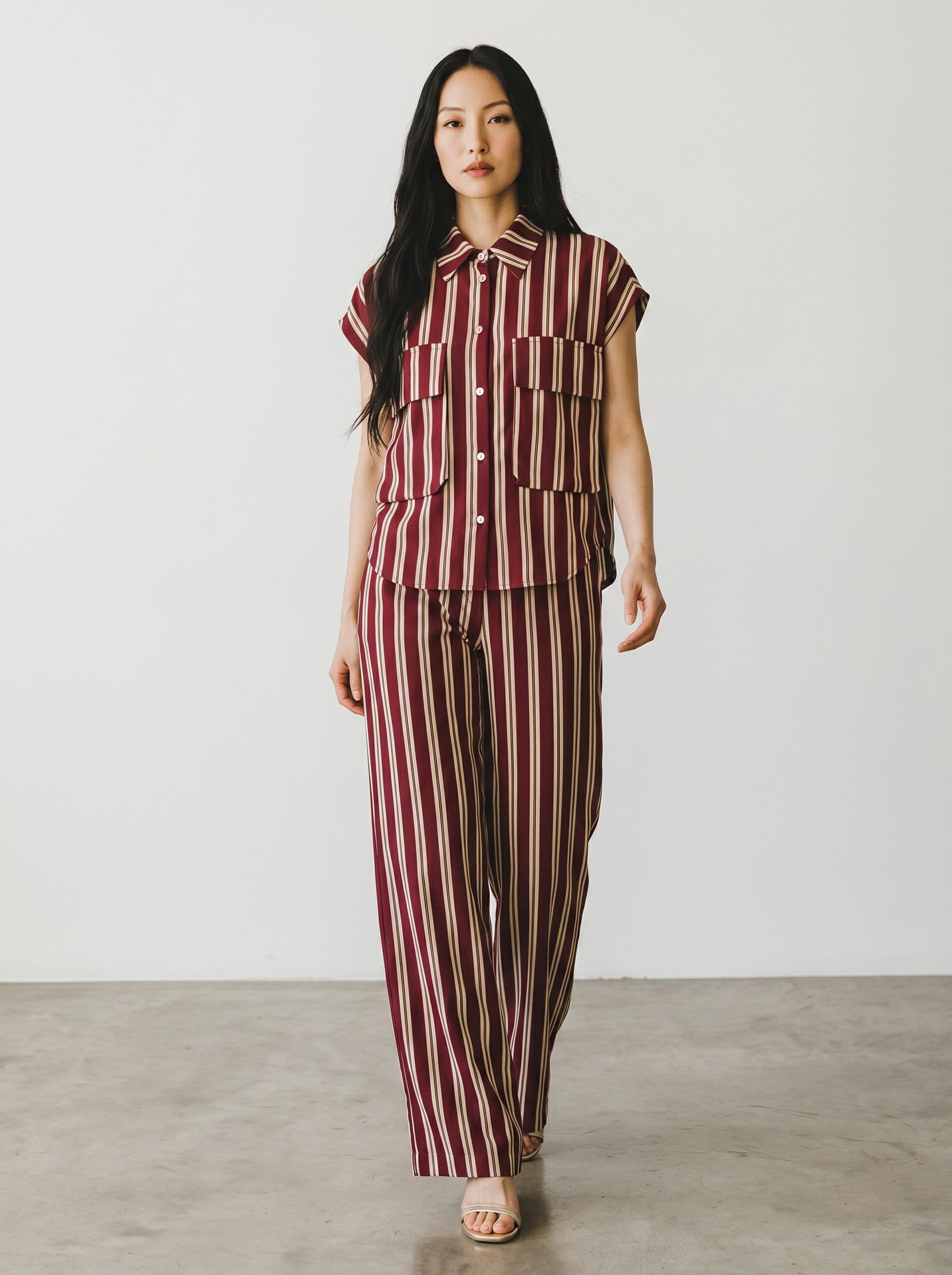 compleu Haveone cu dungi bordeaux si buzunare mari frontale