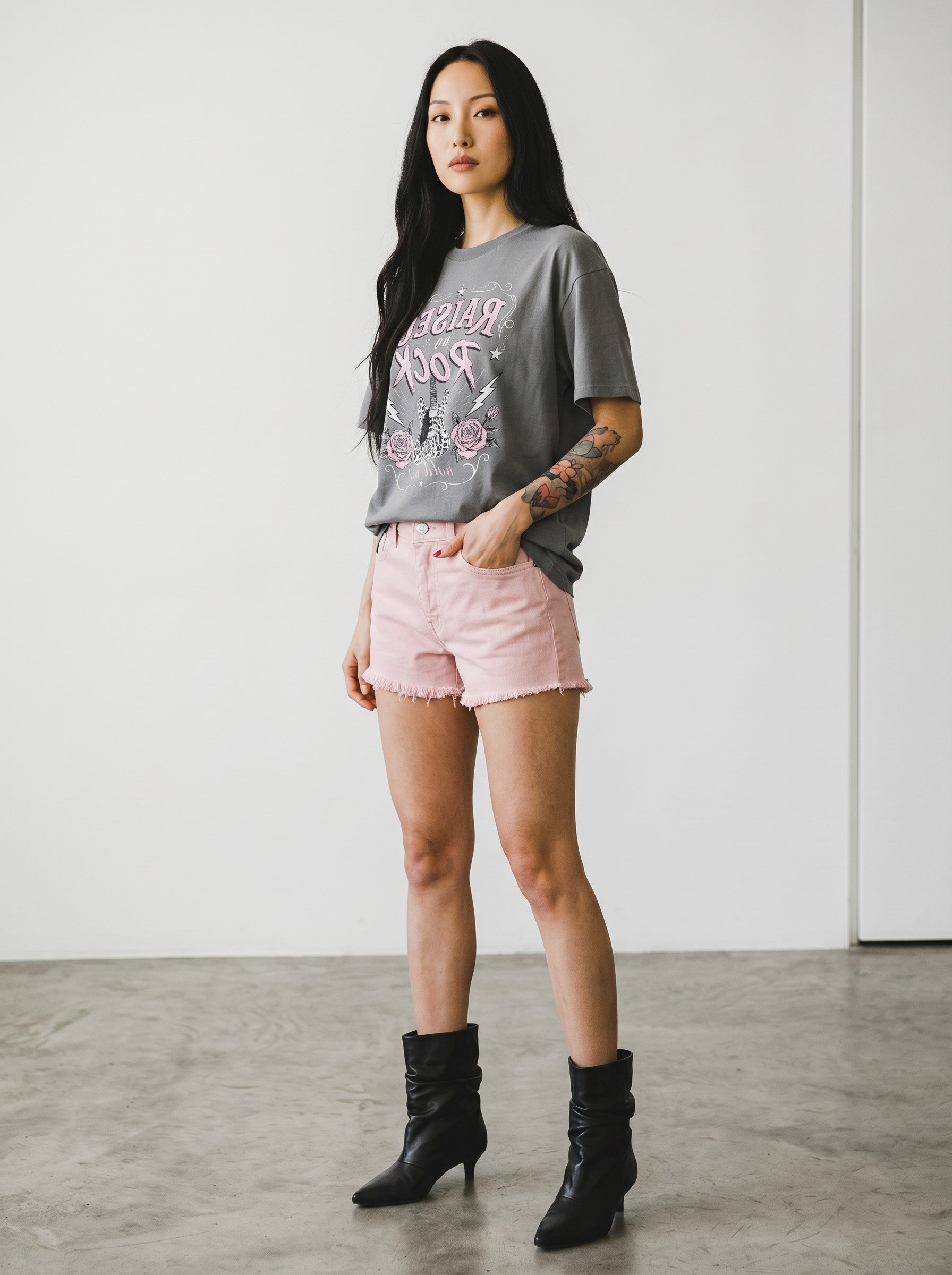Pantaloni scurti din bumbac Haveone Isla albi cu tiv franjurat si 5 buzunare de dama culoare roz