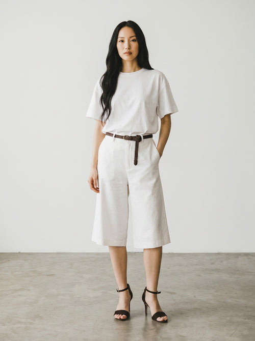 Pantaloni scurti bermuda Haveone eleganti de dama cu cordon impletit in talie culoare alb