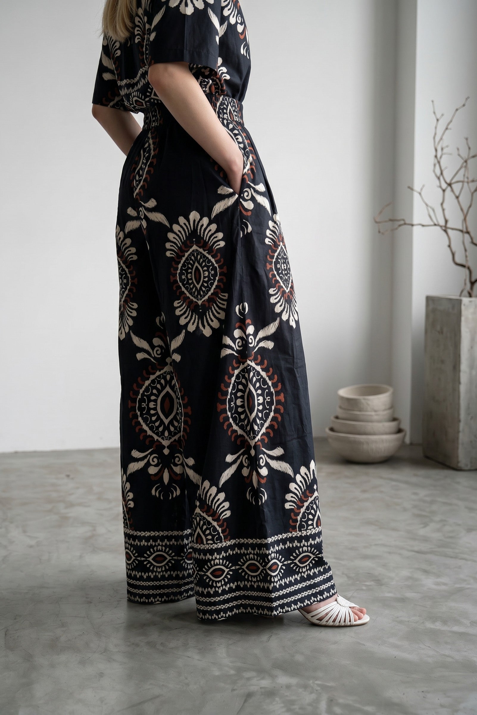 Pantaloni largi de dama Vicolo din bumbac cu imprimeu negru si crem